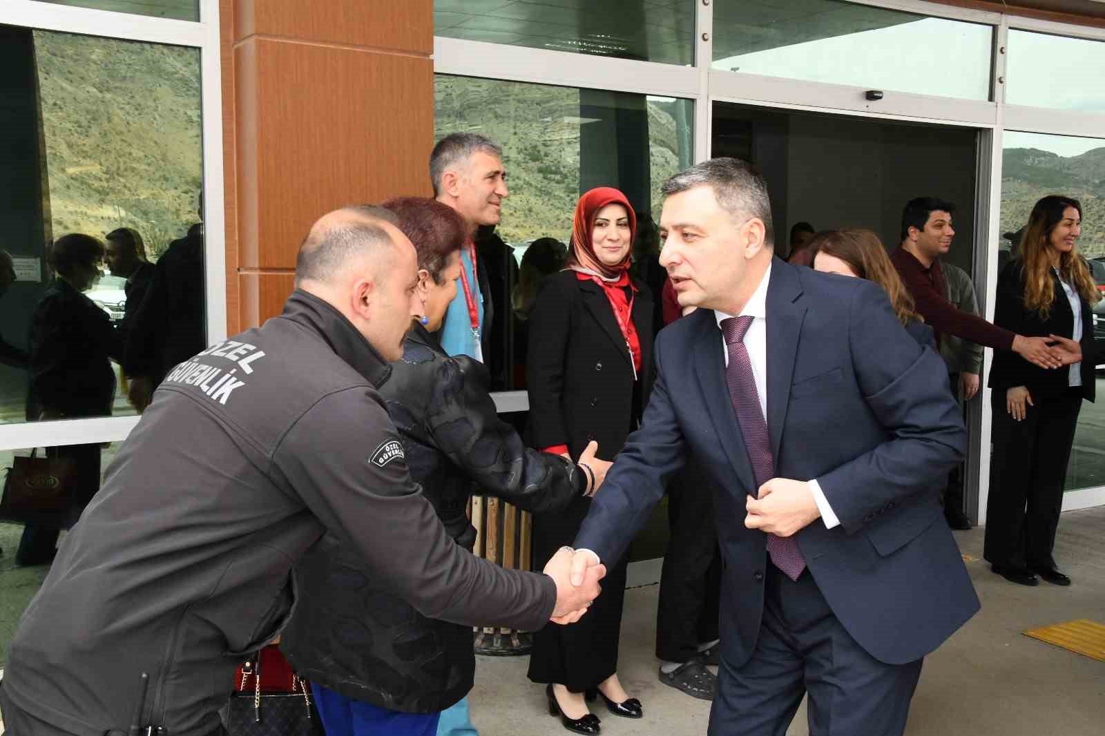 G&uuml;m&uuml;şhane Valisi Tanrısever bayram ziyaretlerinde bulundu
