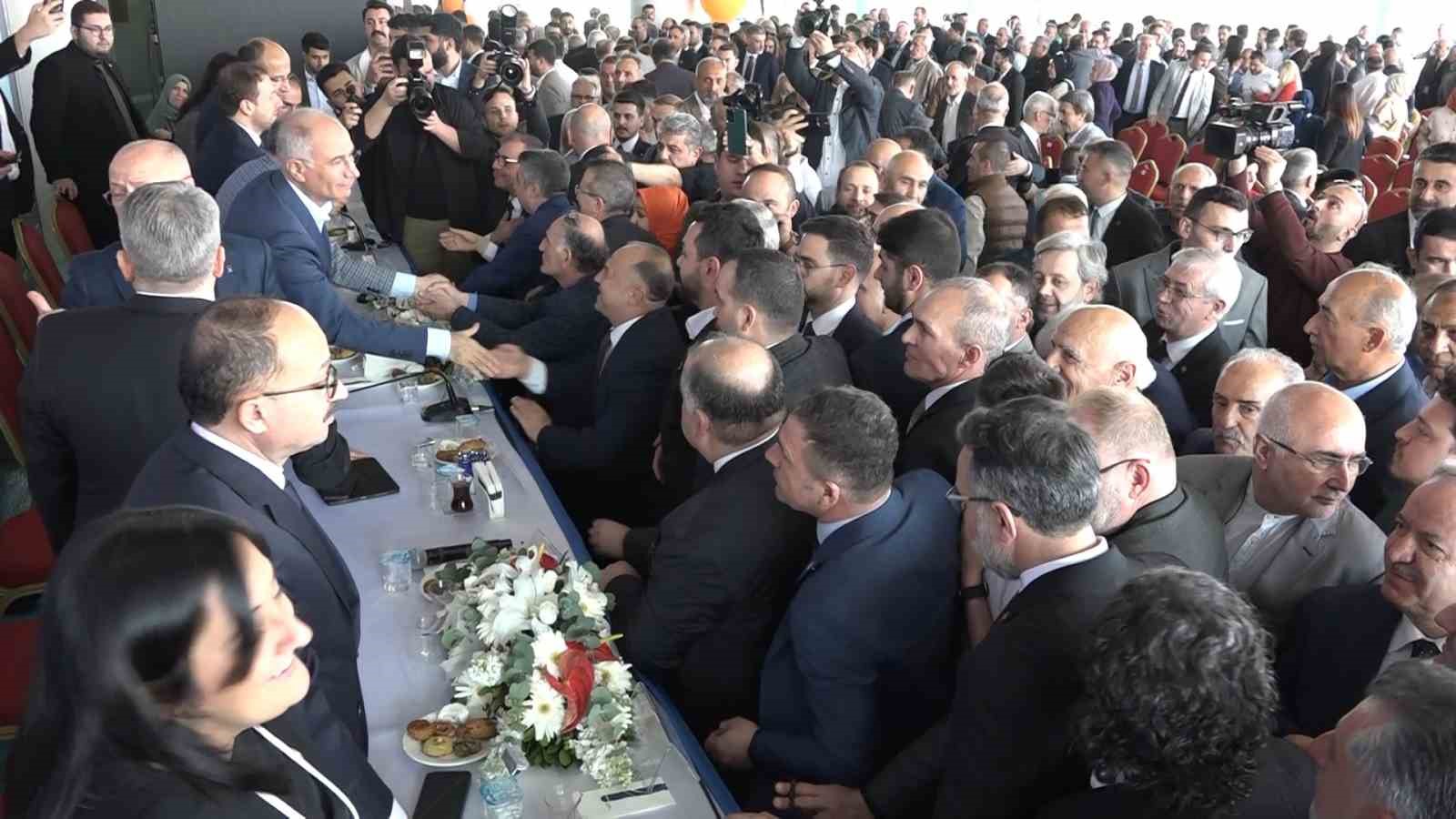 AK Parti Bursa İl Teşkilatı bayramlaştı
