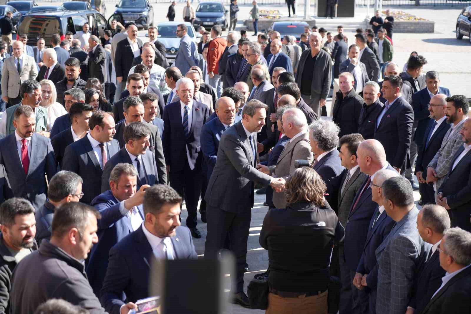 Bakan Bayraktar: "Bir dönem adı terörle anılan, girilemez denilen Gabar, çok şükür bugün petrolle anılıyor"