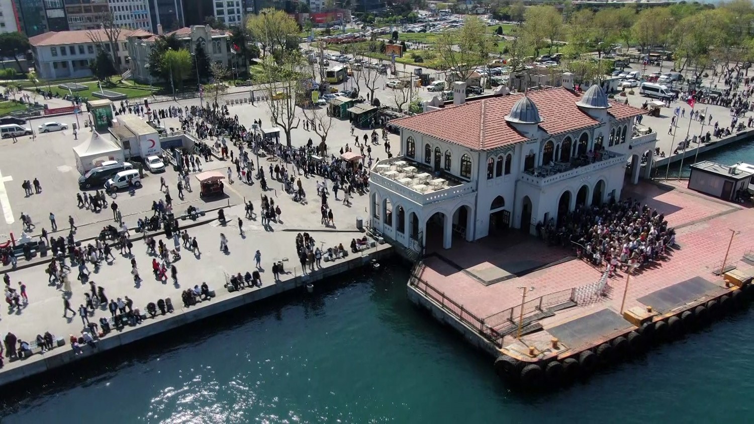 İstanbul’da Adalar İskelesi’nde bayram yoğunluğu
