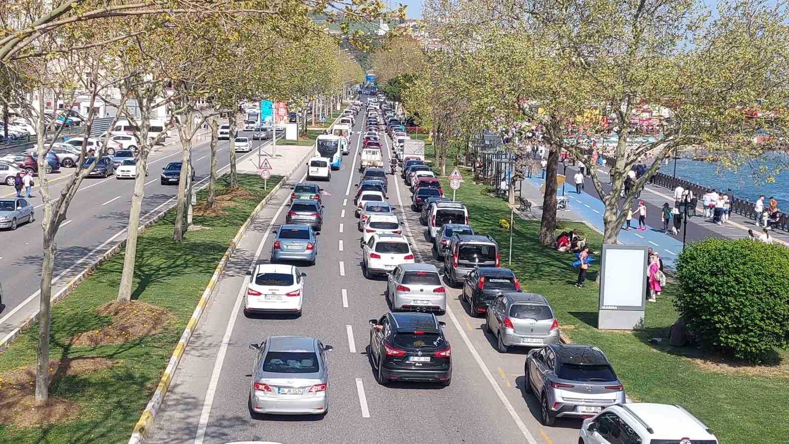 Sahilde bayram yoğunluğu
