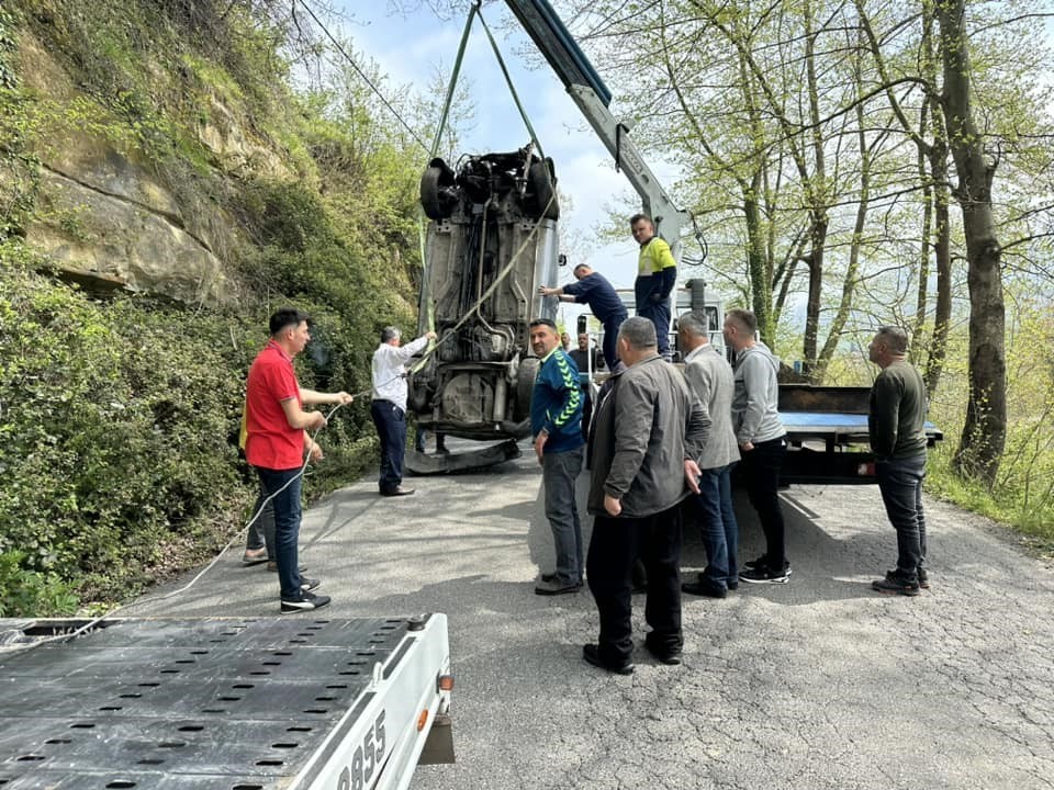 El freni &ccedil;ekilmeyen otomobil fındık tarlasına u&ccedil;tu
