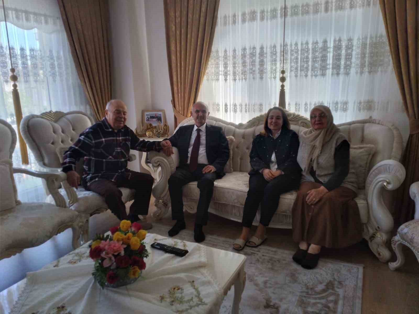 Kaymakam Elmacıoğlu&rsquo;ndan şehit ailelerine bayram ziyareti
