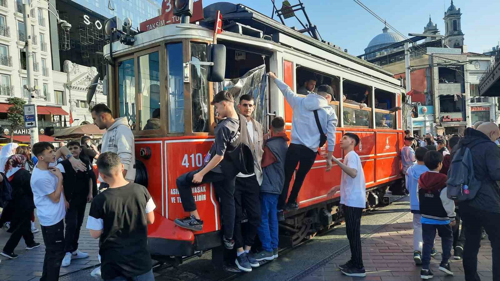 İstiklal Caddesi’nde nostaljik tramvay seferleri durduruldu
