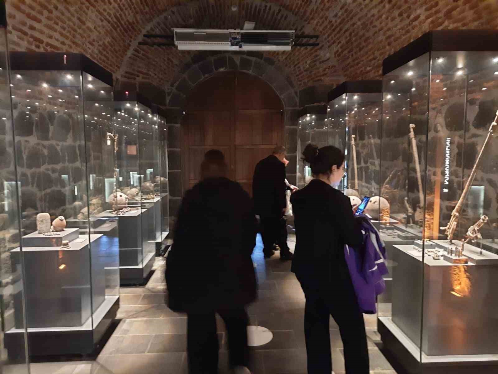 Kars Harp Tarihi Müzesi’nde bayram yoğunluğu