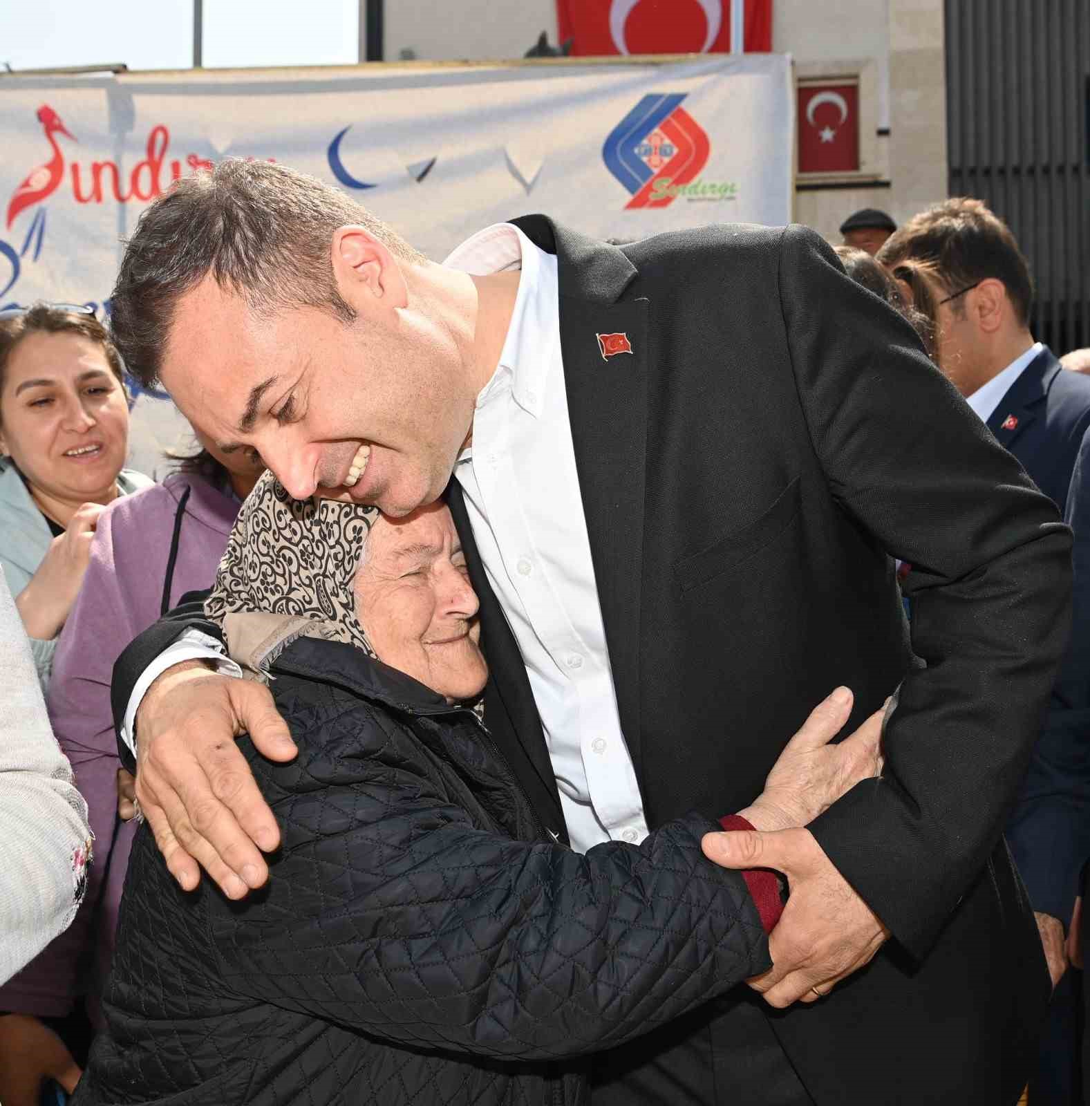 Başkan Ahmet Akın, bayram ziyaretlerini sürdürüyor
