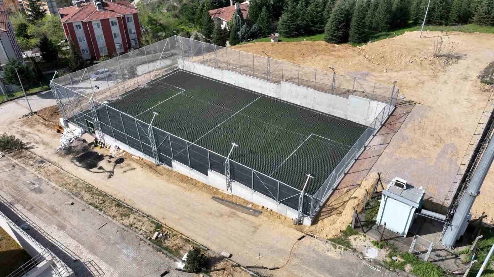 Ayazma’da çocuklar için yeni saha inşa ediliyor
