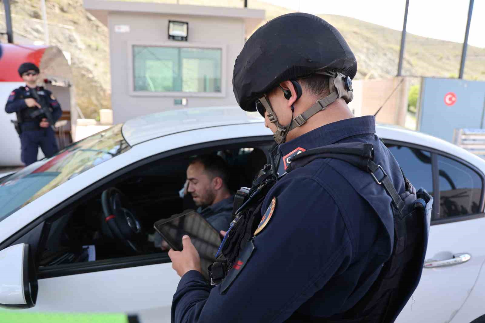 Elazığ’da jandarma ekiplerinden bayram denetimi