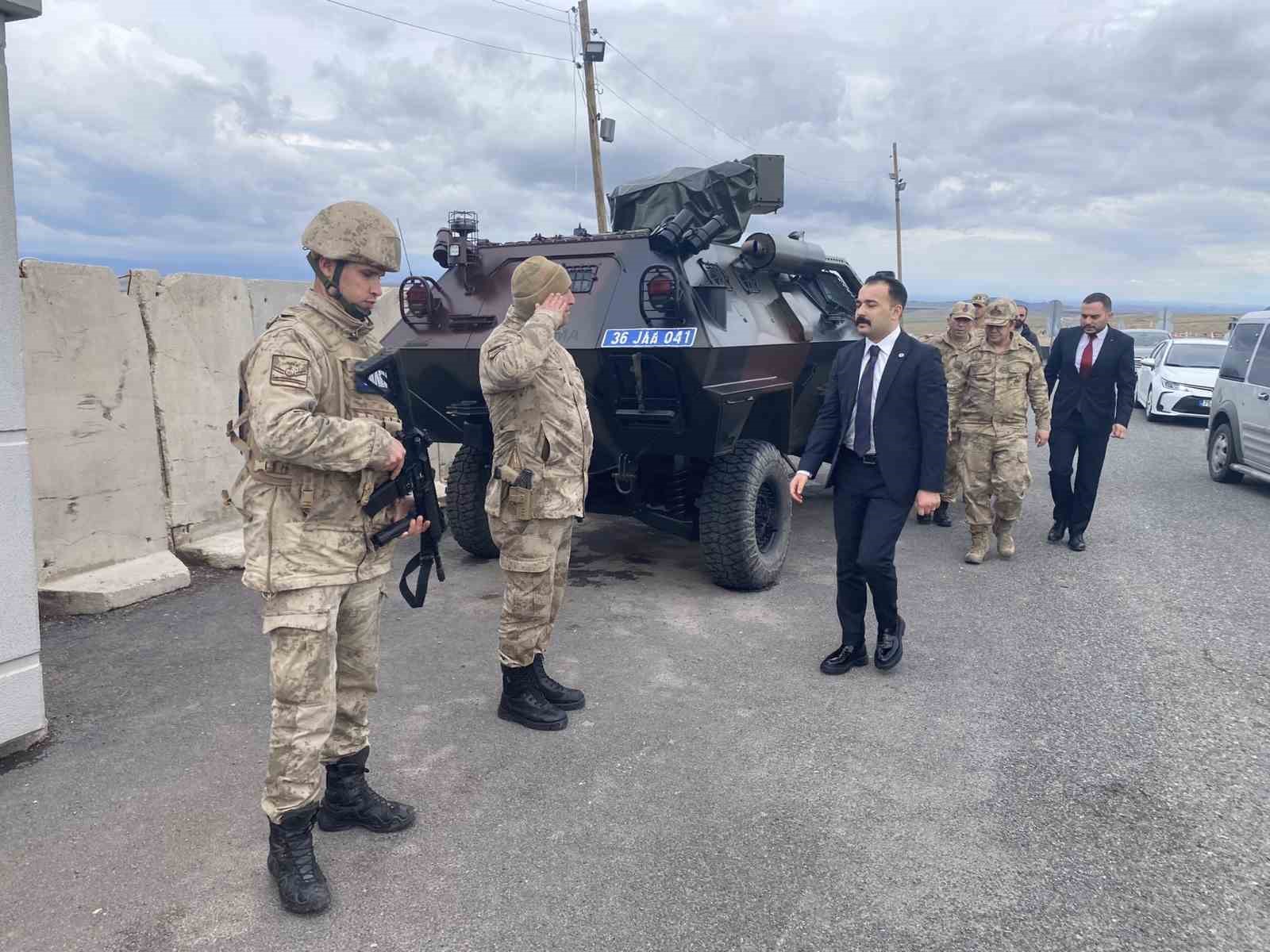 Digor Kaymakamı Okatan, trafik uygulamasına katıldı
