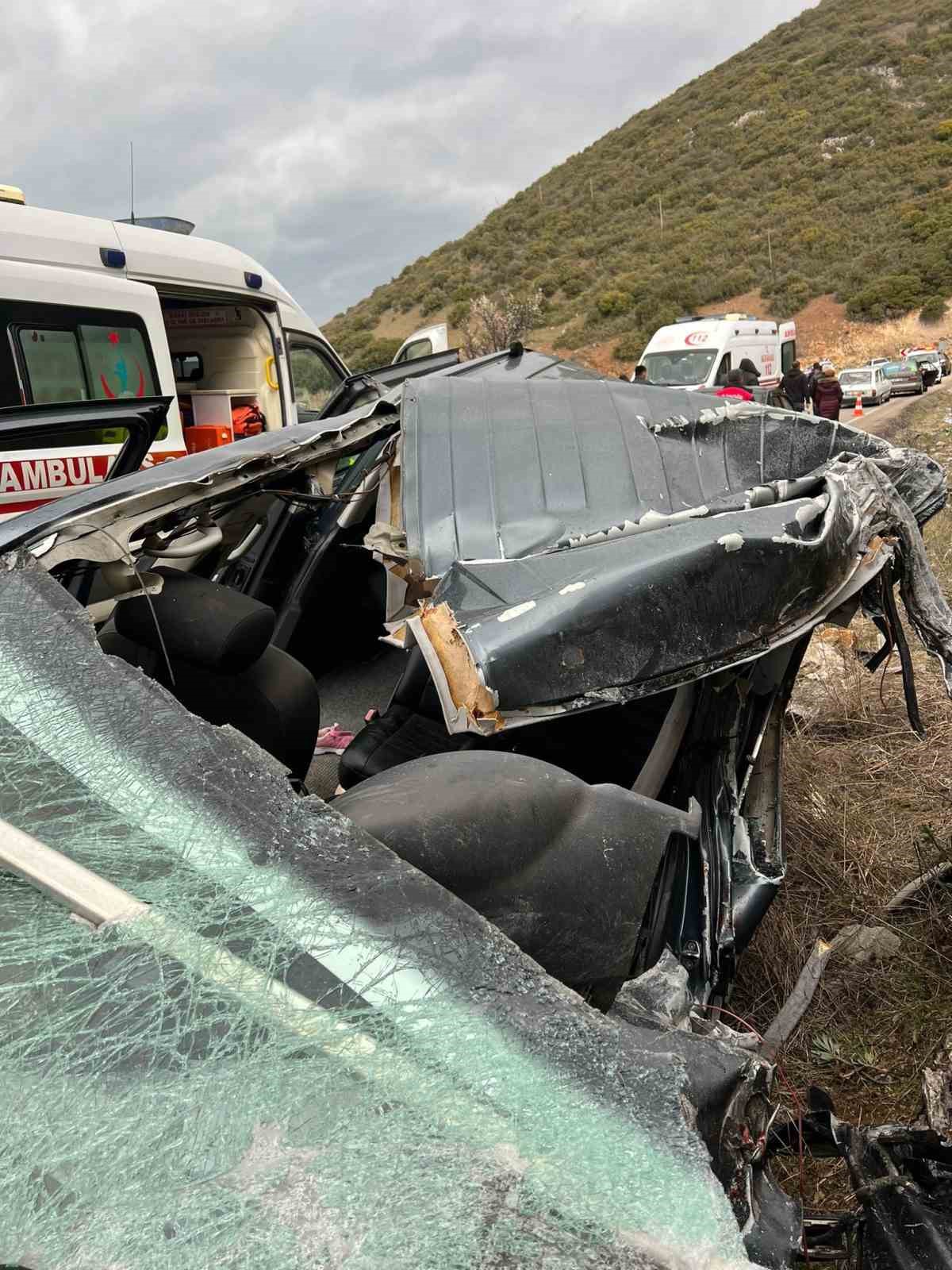 Trafik kazası ge&ccedil;iren AK Parti milletvekilinin kuzeni hayatını kaybetti
