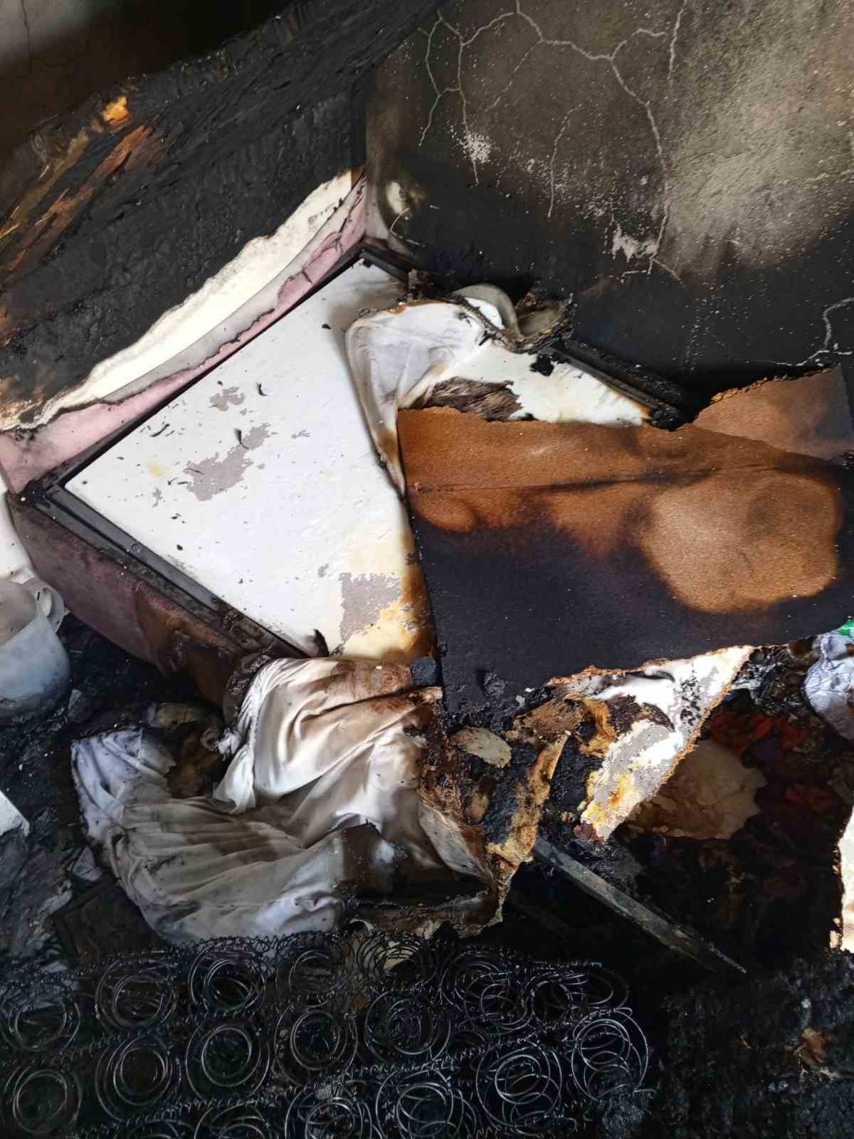 Eve atılan torpil yangına sebep oldu
