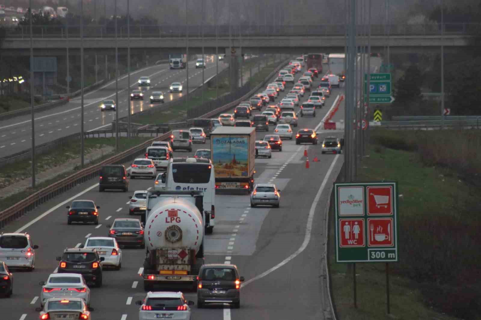 TEM’in Bolu geçişinde tatilcilerin trafik çilesi
