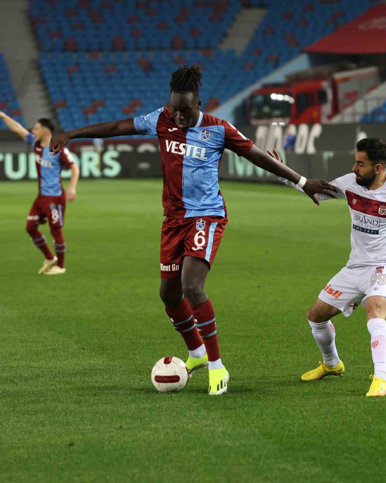 Trendyol Süper Lig: Trabzonspor: 0 - Sivasspor: 0 (İlk yarı)
