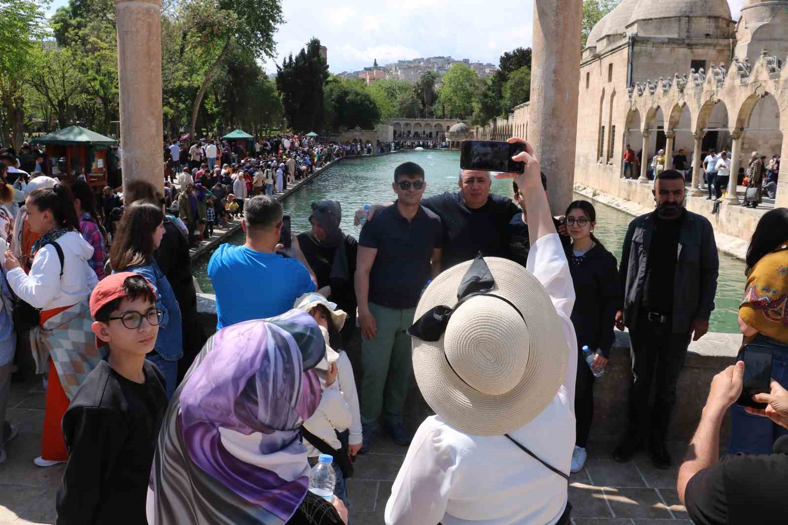 Bayram tatilinde Balıklıgöl’e akın
