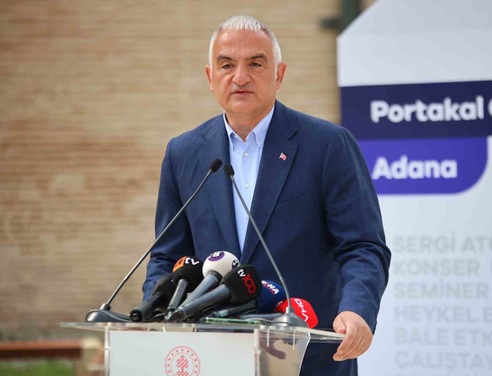 Bakan Ersoy: "Adana’da bin, Türkiye geneli 40 bin sanatçı katılacak"
