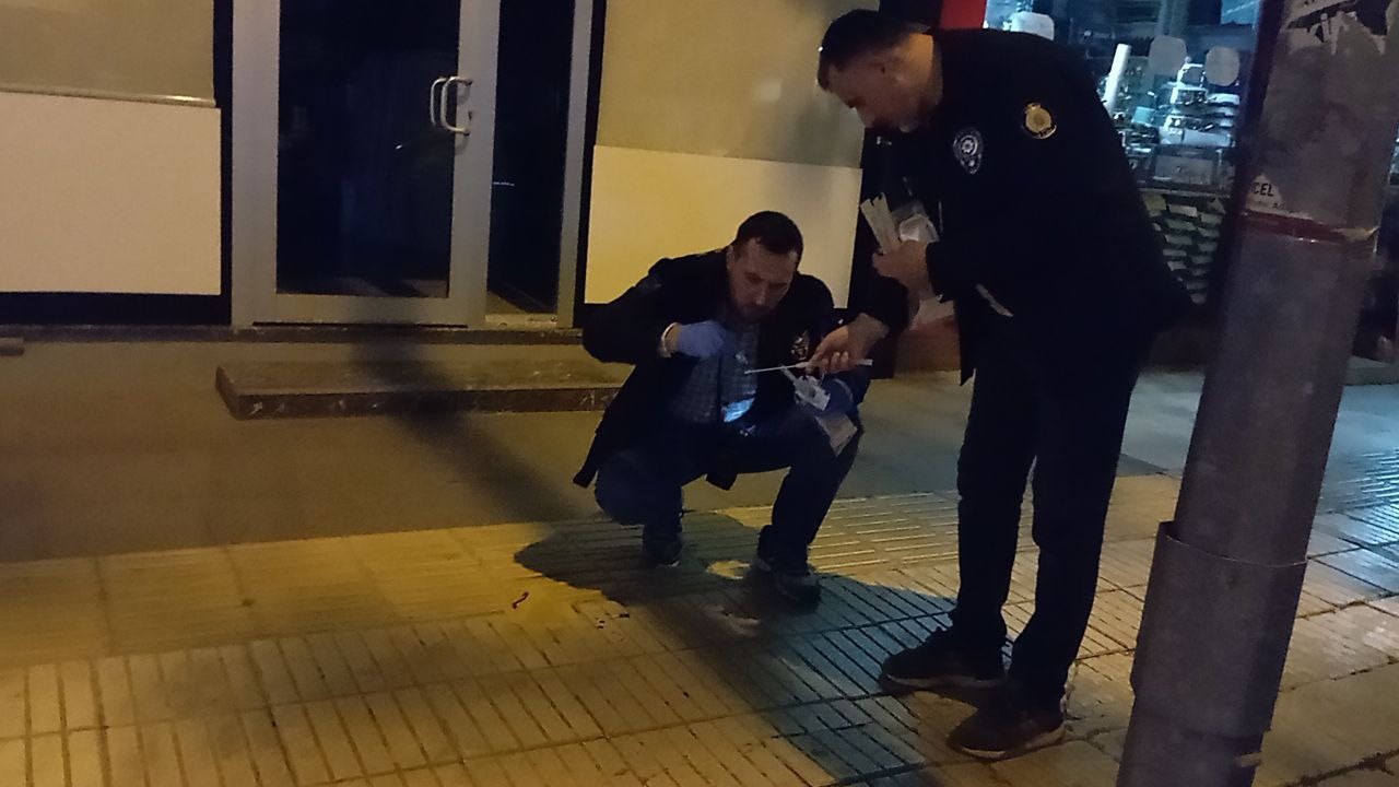 Bıçaklı kavgada ağır yaralanan genç tedavi altına alındı