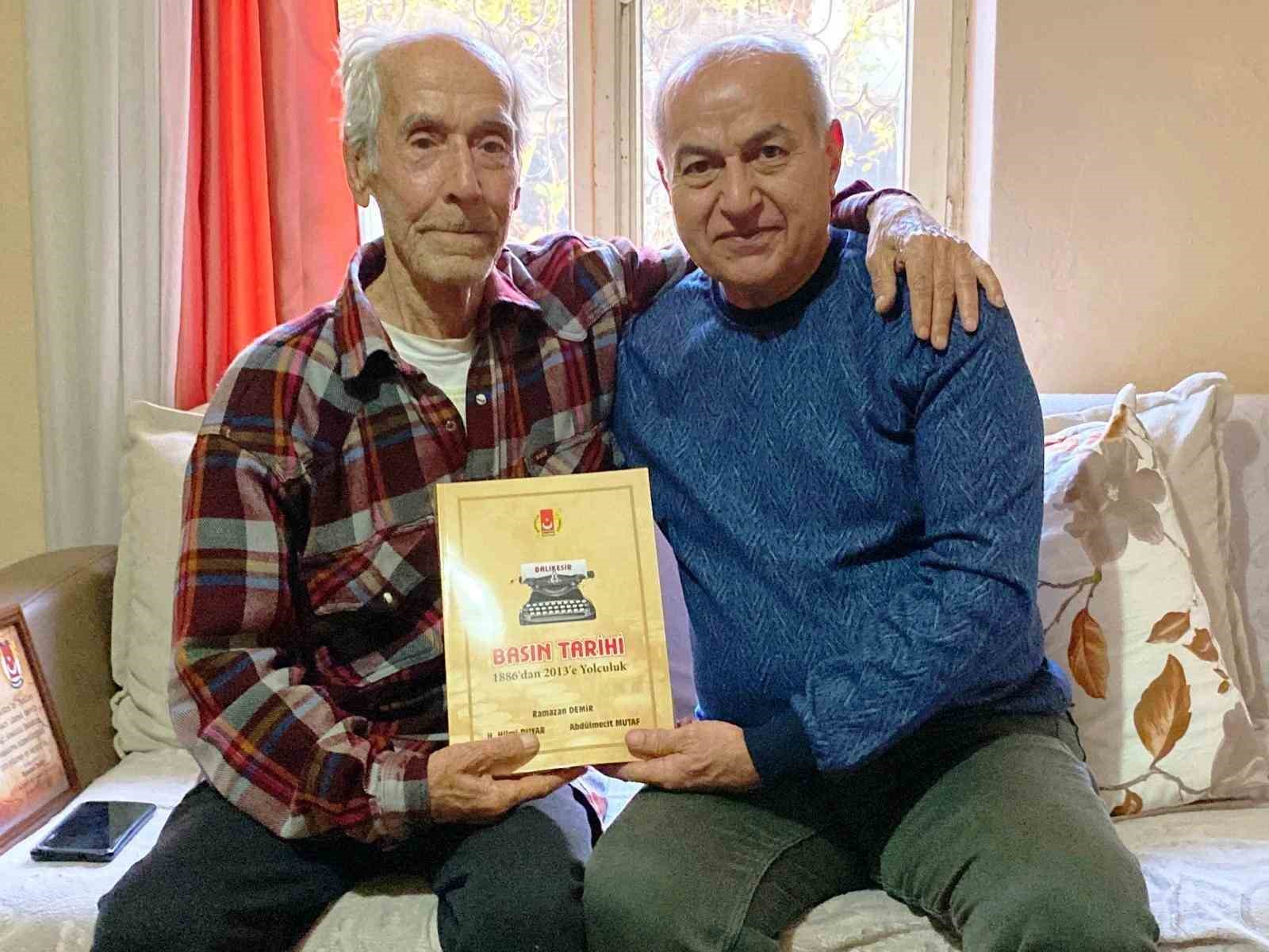 Ayvalık&rsquo;ın usta gazetecisi &Ouml;m&uuml;r Bir hayatını kaybetti
