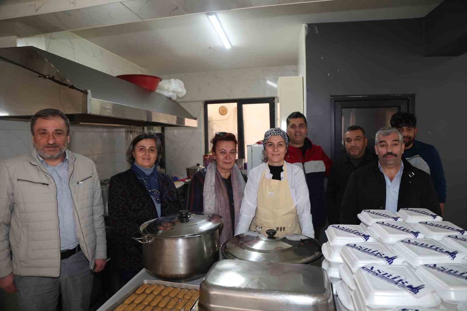 Avrupa Sivaslılar Birliği, depremzede vatandaşların yüzünü güldürdü