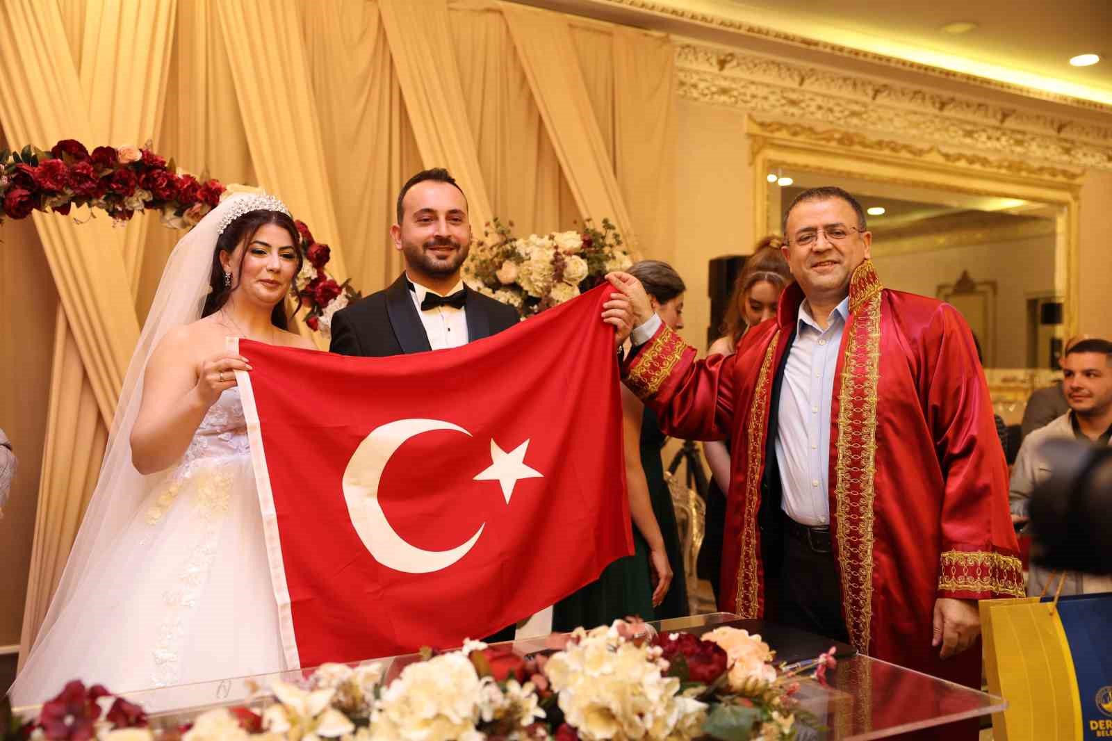 Başkan Gökçe ilk nikahını kıydı
