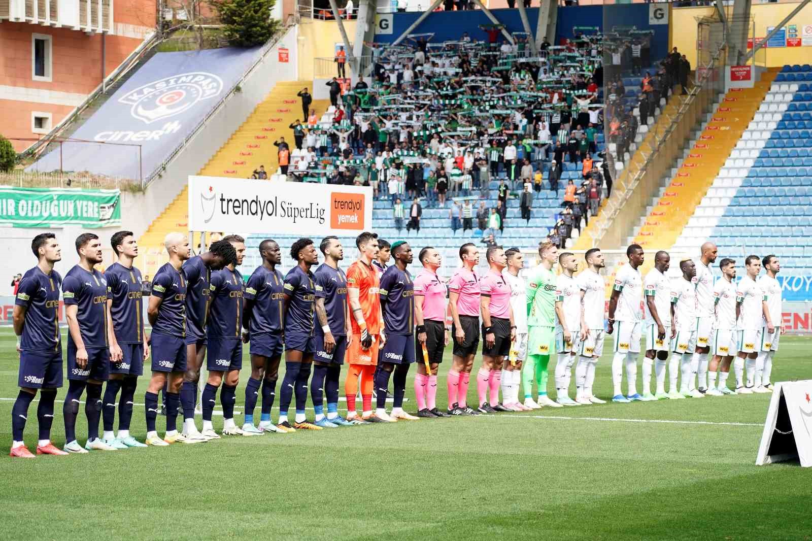 Trendyol Süper Lig: Kasımpaşa: 0 - Konyaspor: 1 (Maç devam ediyor)