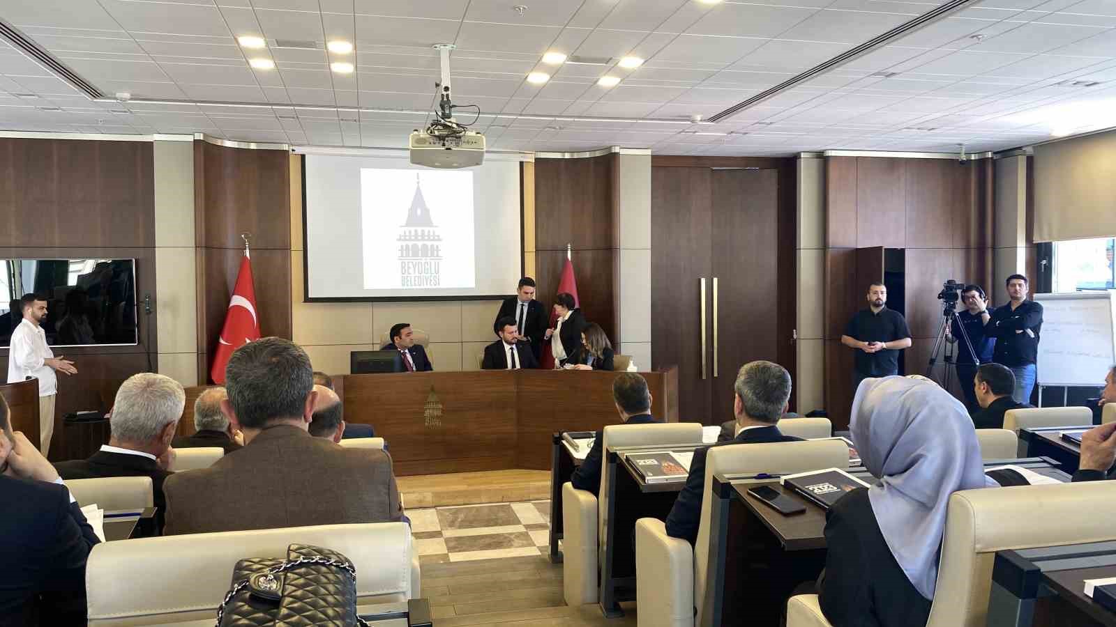 Beyoğlu Belediyesi’nde seçimlerden sonra ilk meclis toplantısı yapıldı
