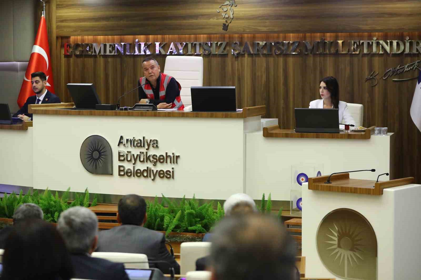 Antalya Büyükşehir Belediye Meclisi yeni dönemin ilk toplantısını yaptı
