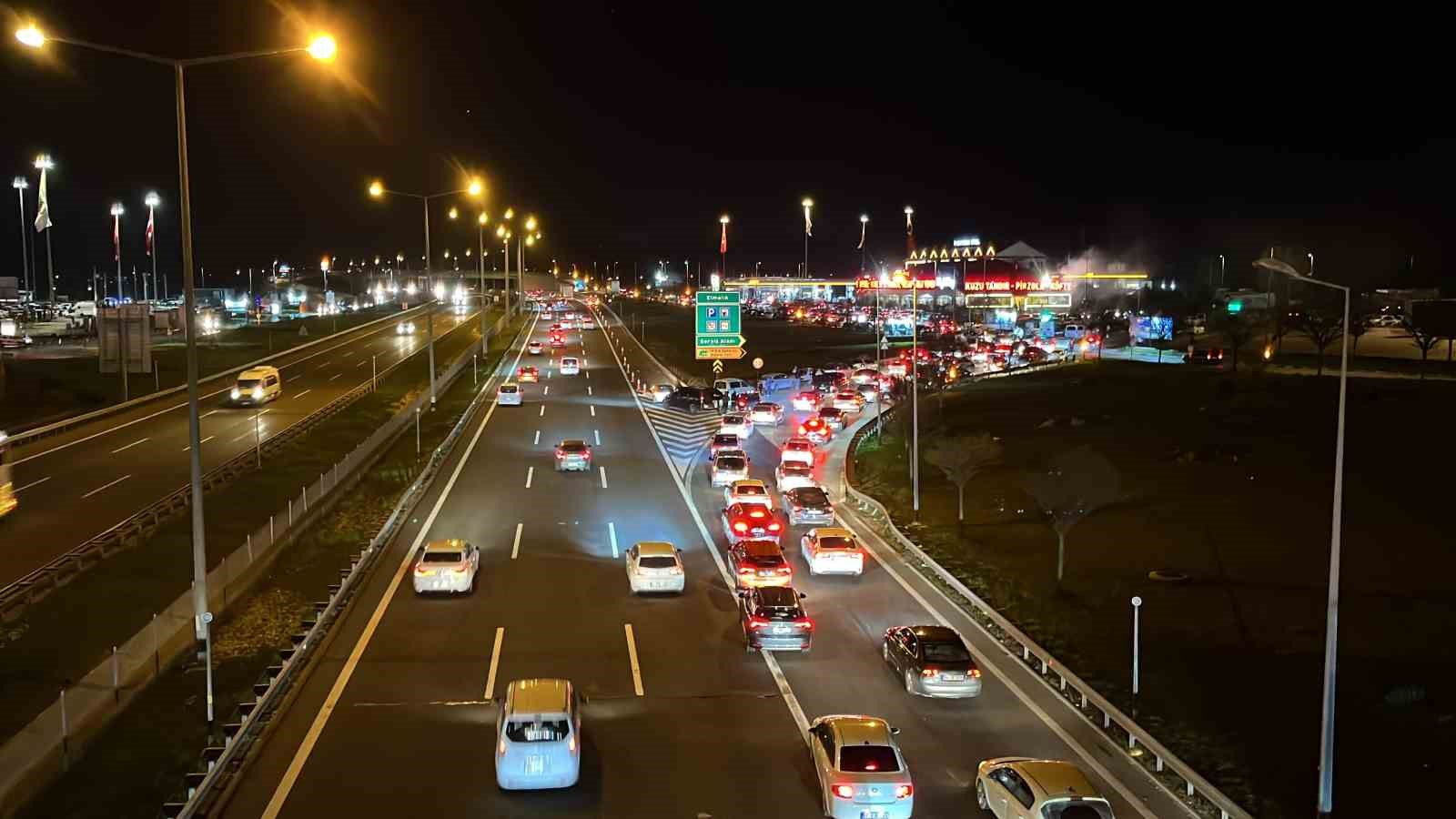 Bolu geçişinde akıcı yoğunluk devam ediyor
