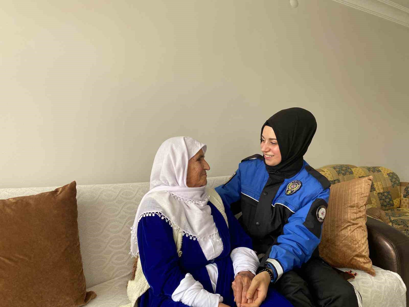 Hakkari polisinden 100 yaşındaki Zeynep nineye ziyaret

