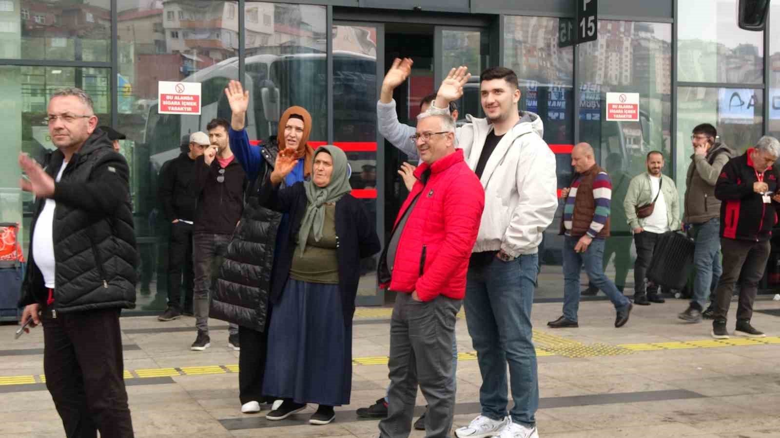 9 günlük resmi tatilin son gününde Trabzon Şehirlerarası Otobüs Terminali’nde yoğunluk yaşandı
