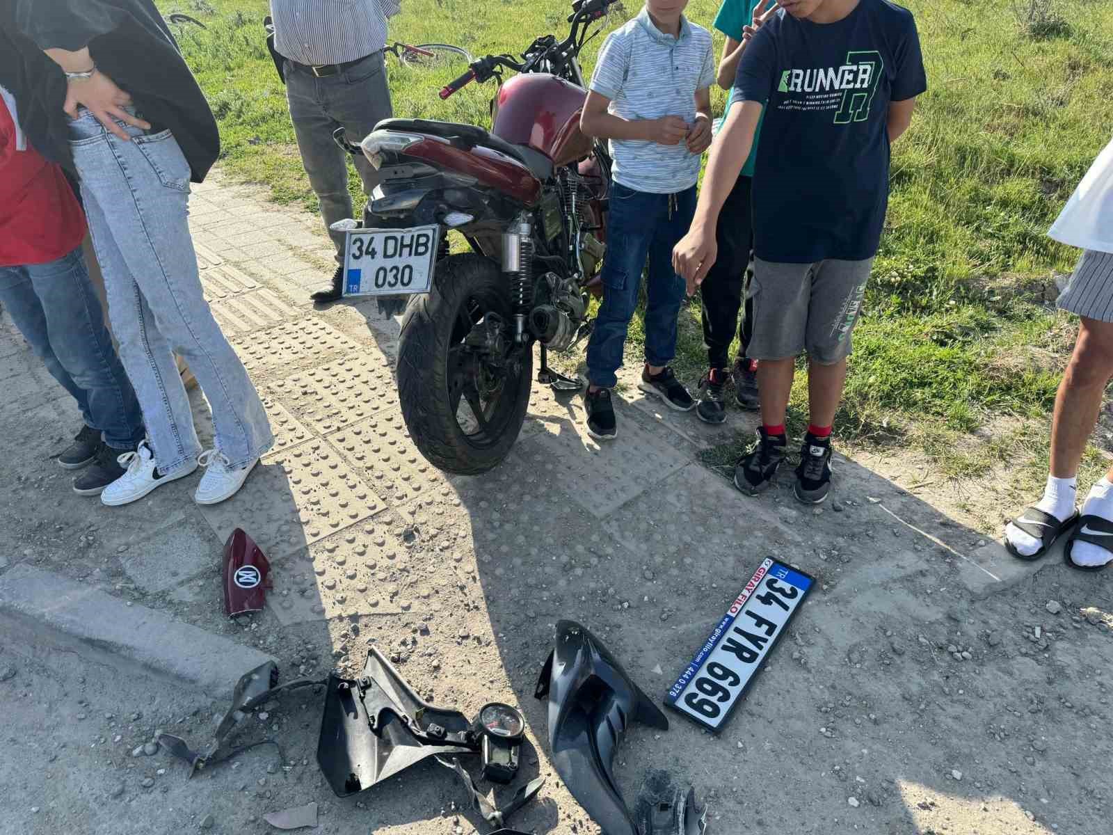 Kapaklı’da kamyonet ile çarpışan motosikletli sürücü yaralandı