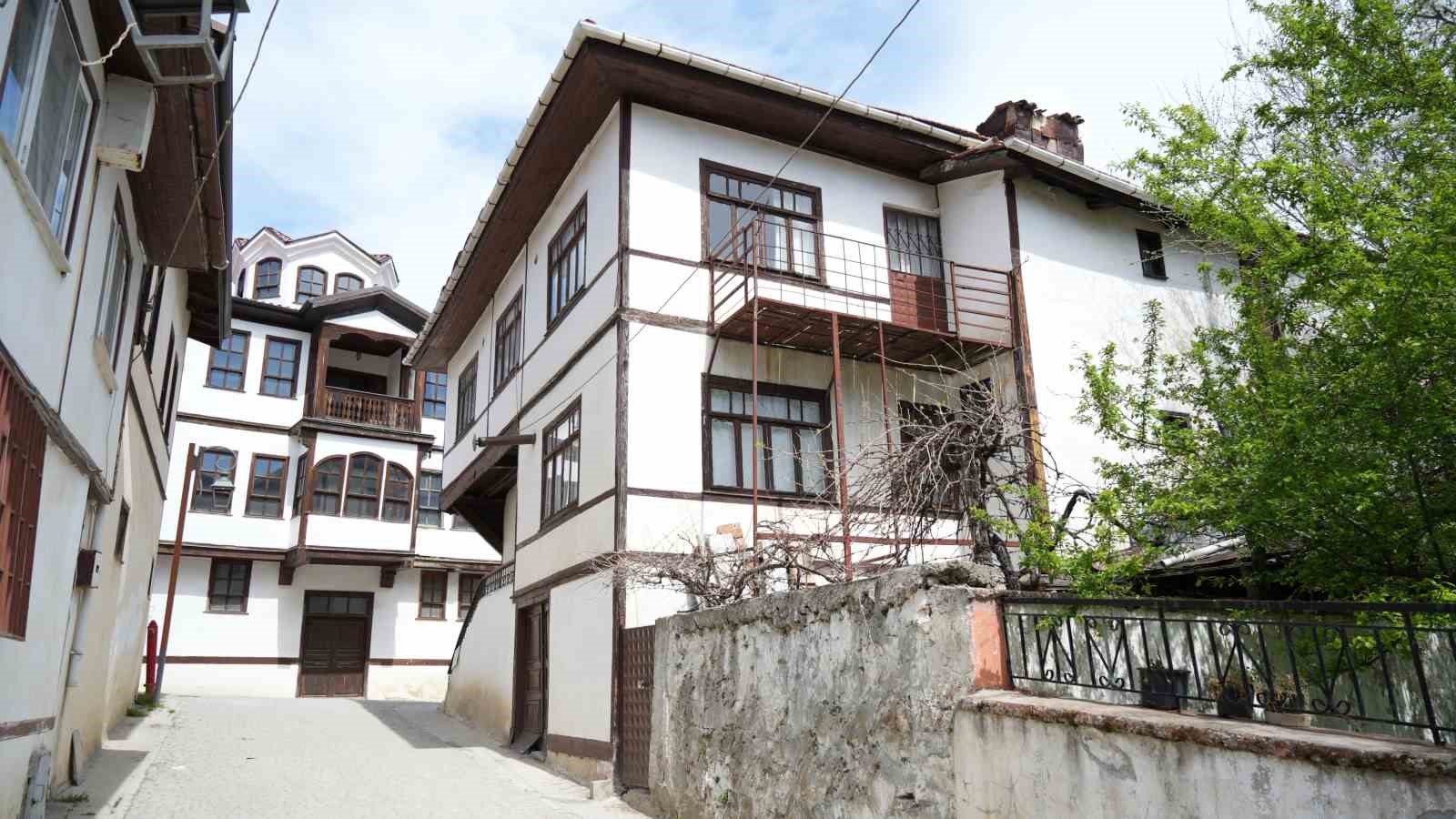 Osmanlı&rsquo;nın ilk fethettiği topraklardaki bu evler g&ouml;renleri tarihi yolculuğa &ccedil;ıkarıyor
