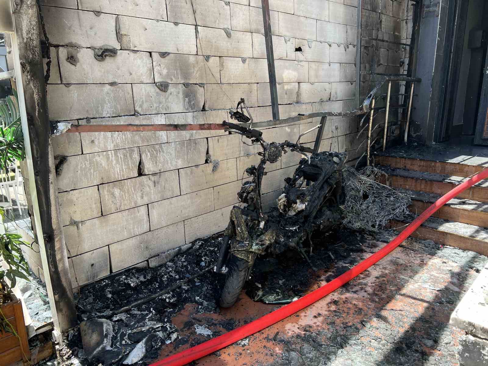 Manisa&rsquo;da kafede &ccedil;ıkan yangın korkuttu
