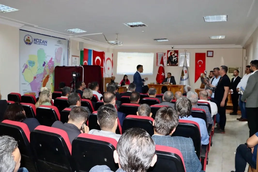 Kozan’da İYİ Parti ve BBP meclis üyeleri CHP’ye geçti
