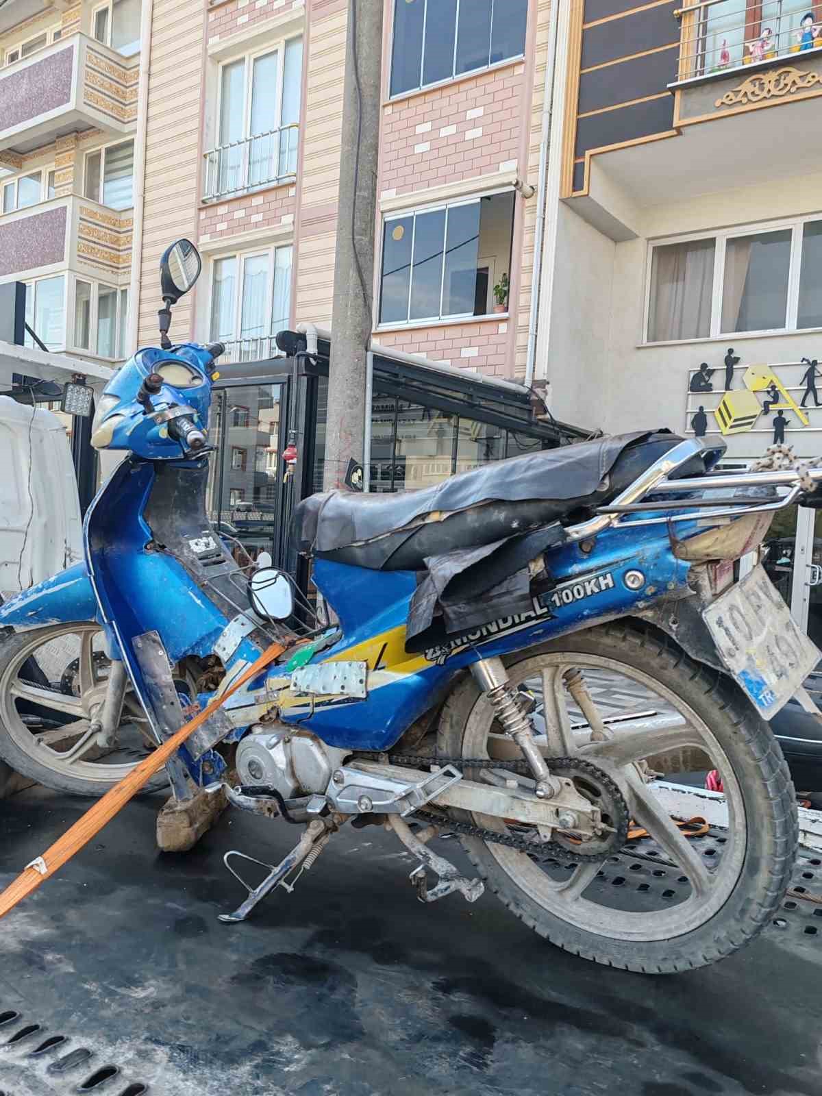 Bandırma&rsquo;da motosiklet kazasında 1 kişi &ouml;ld&uuml;, 1 kişi ağır yaralandı
