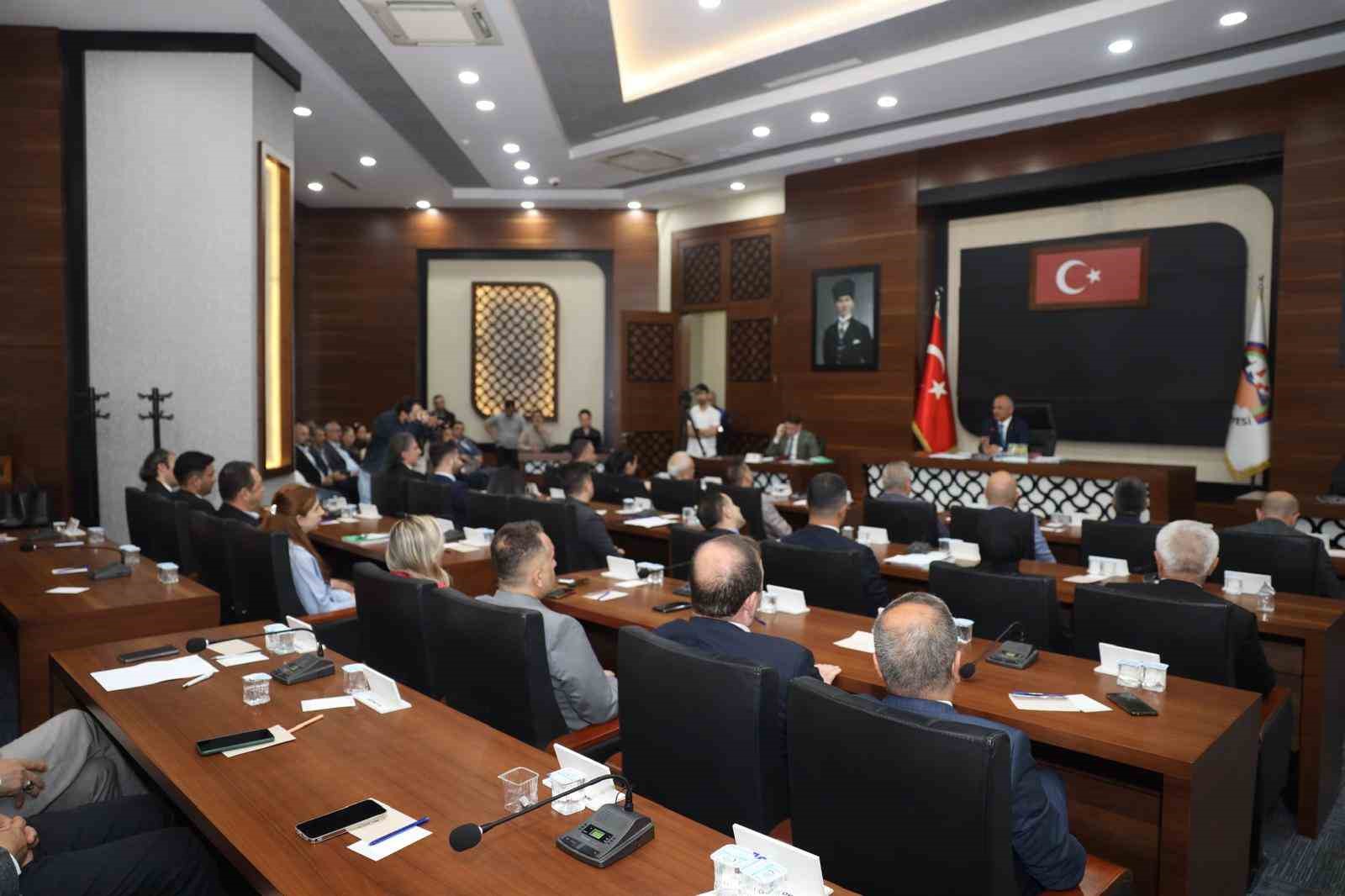 Başkan Söğüt: "Siyasi rozetlerimizi bir kenara bırakacağız"
