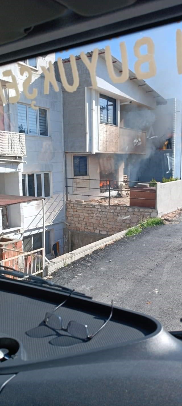 Giriş katındaki dairede çıkan yangın paniğe neden oldu