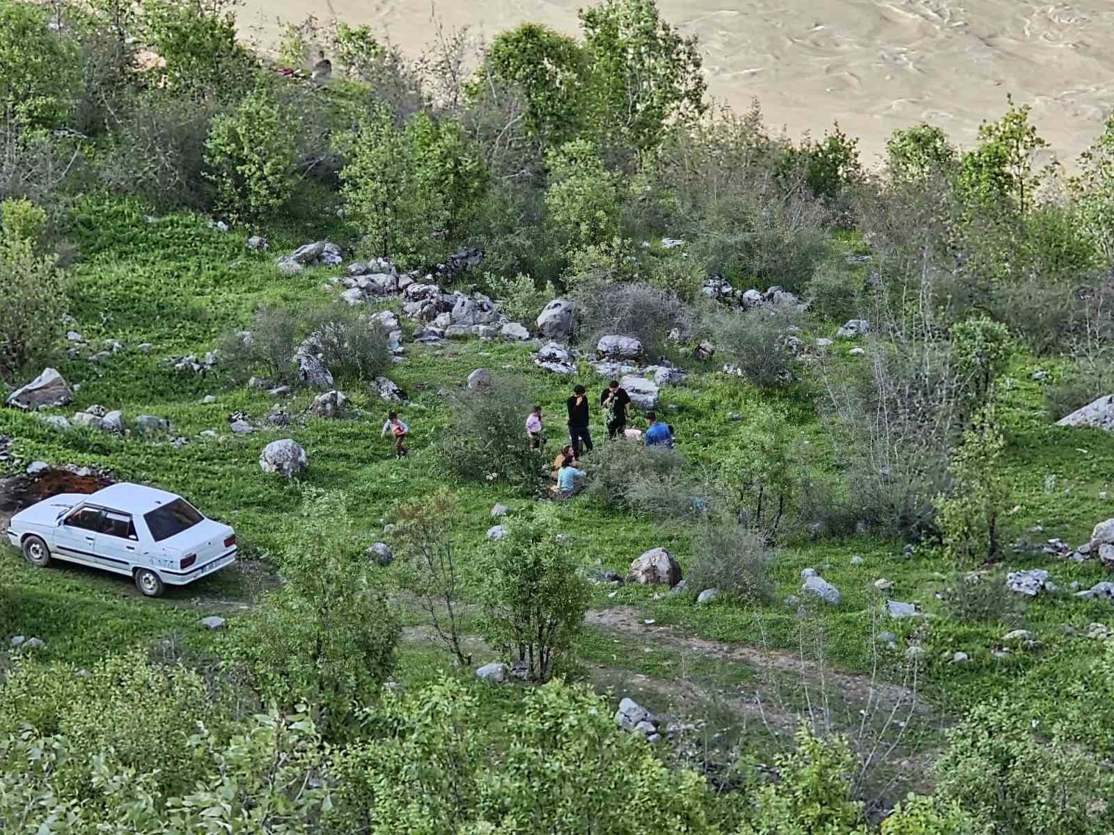 &Ccedil;ukurca&rsquo;daki Beyaz Su Şelalesi ilgi odağı oldu
