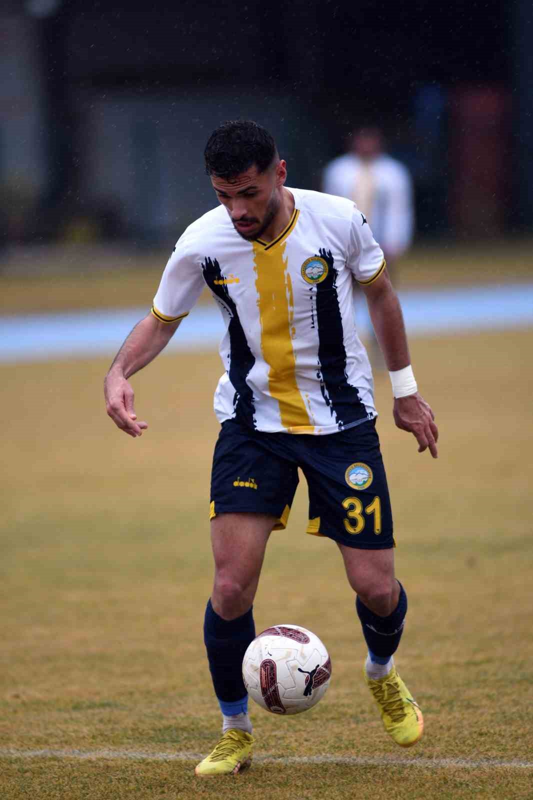 Taylan Özgün 10 golünü attı