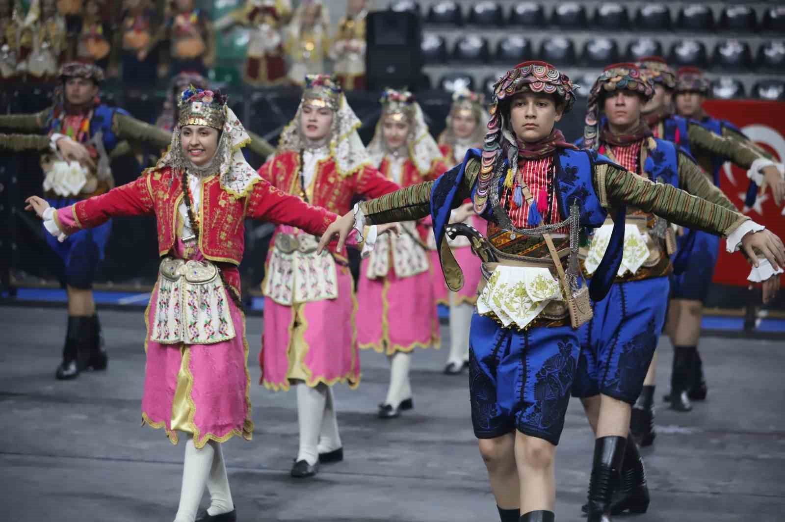 Halk oyunlarında Anadolu’nun renkleri Denizli’de buluşuyor
