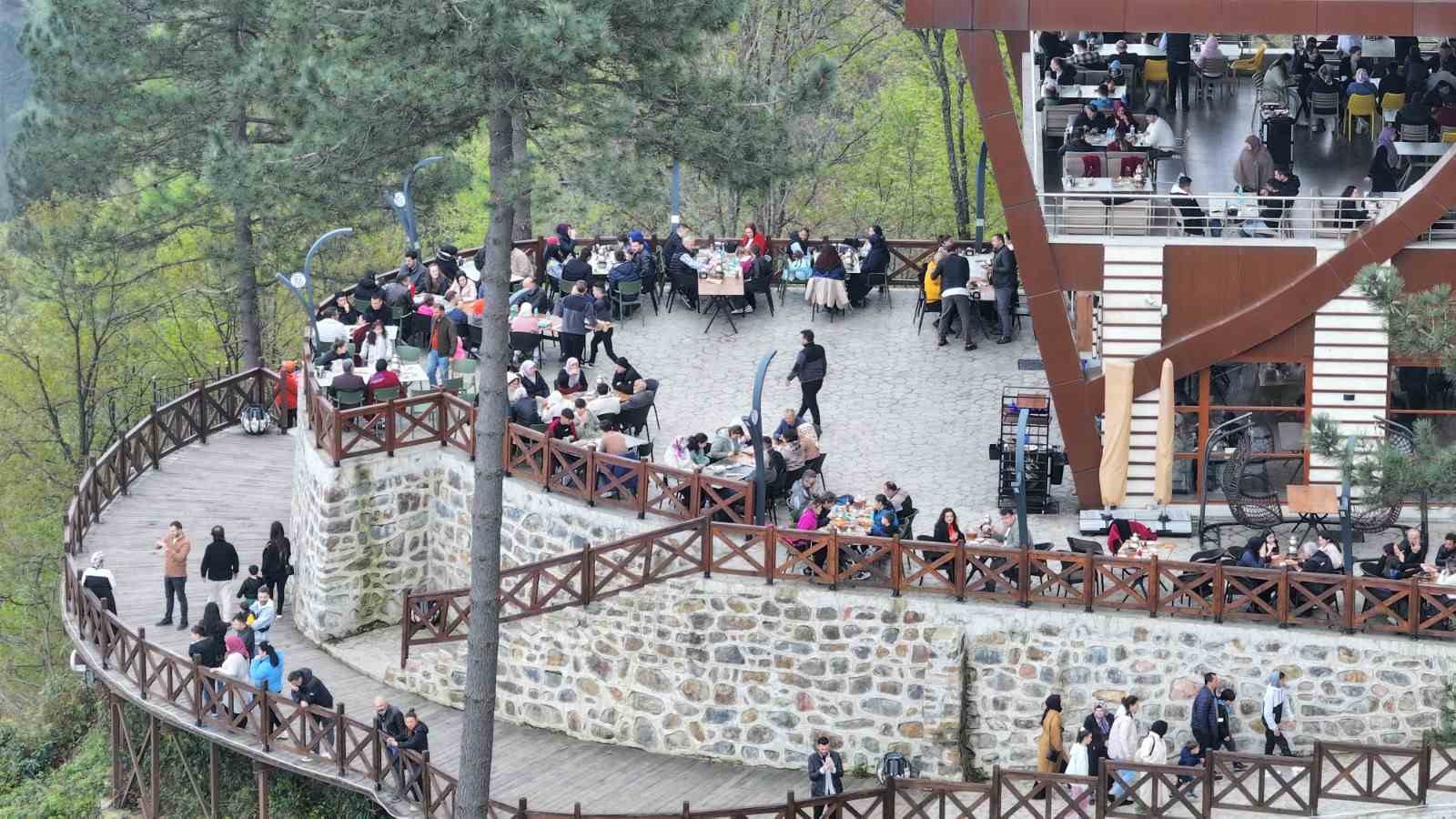 Başkan Tavlı, &ldquo;Yaptığımız yeniliklerle vatandaşlarımız keyifli tatil ge&ccedil;irdi&rdquo;
