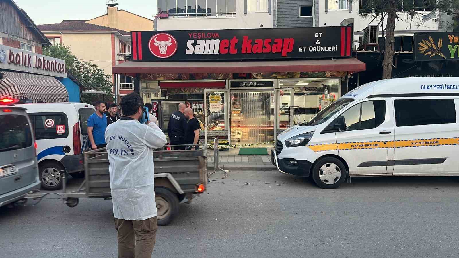 Pompalı tüfekle ateş ettiği dükkanın bir gün önce taşla camını kırmış
