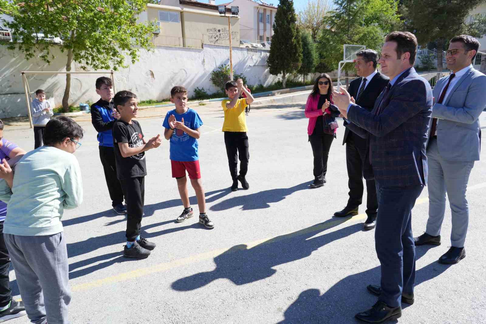 Muğla İl Milli Eğitim Müdürü Çay, öğrenciler ile bir araya geldi
