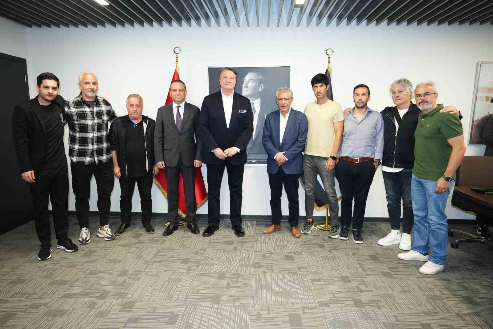 Beşiktaş Başkanı Hasan Arat, Fernando Santos ile vedalaştı
