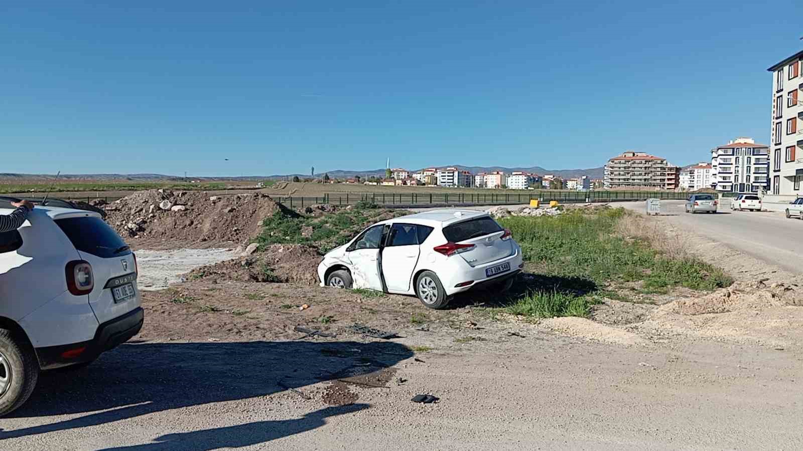 &Ccedil;orum&rsquo;da otomobil ile cip &ccedil;arpıştı: 6 yaralı
