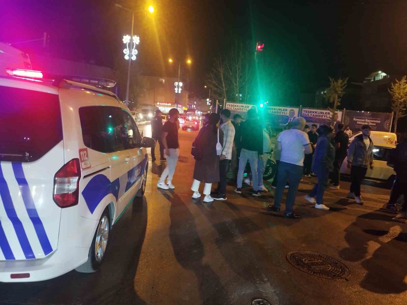 Sultanbeyli’de motosiklet ile otomobil çarpıştı: 1 yaralı
