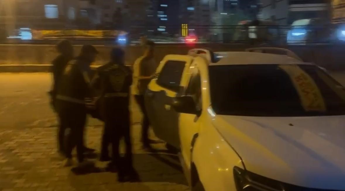 Diyarbakır’da otomatik silahlarla çevreye ateş eden zanlılar tutuklandı
