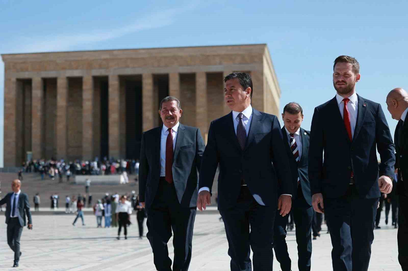Başkan Ahmet Aras ve 11 ilçe Belediye başkanı Anıtkabir’de
