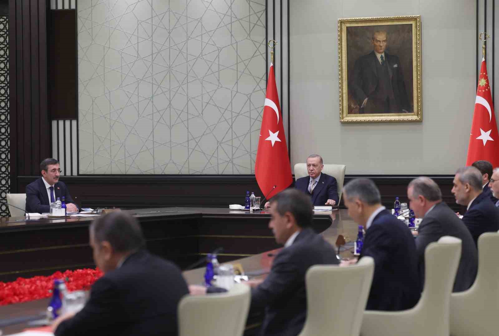 Cumhurbaşkanlığı Kabinesi, Cumhurbaşkanı Recep Tayyip Erdoğan başkanlığında Beştepe’de toplandı.
