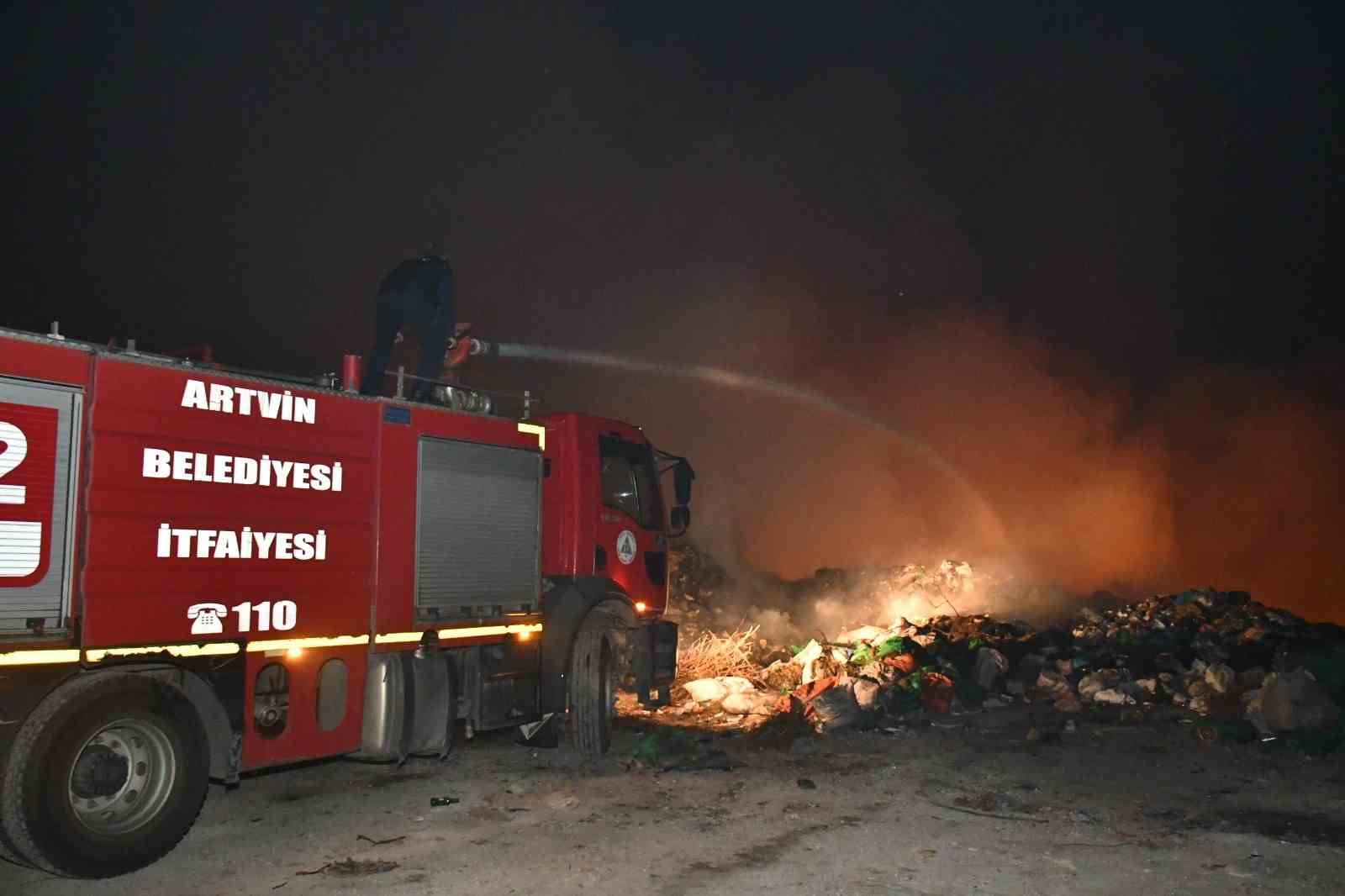 Artvin’de çöp sahasında yangın
