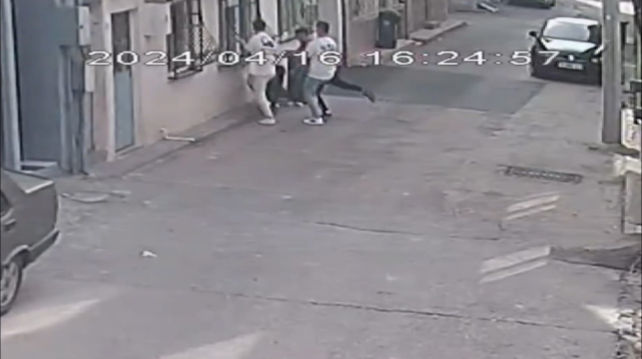 Bursa’da 3 genç tartıştıkları kişiyi öldüresiye dövdü
